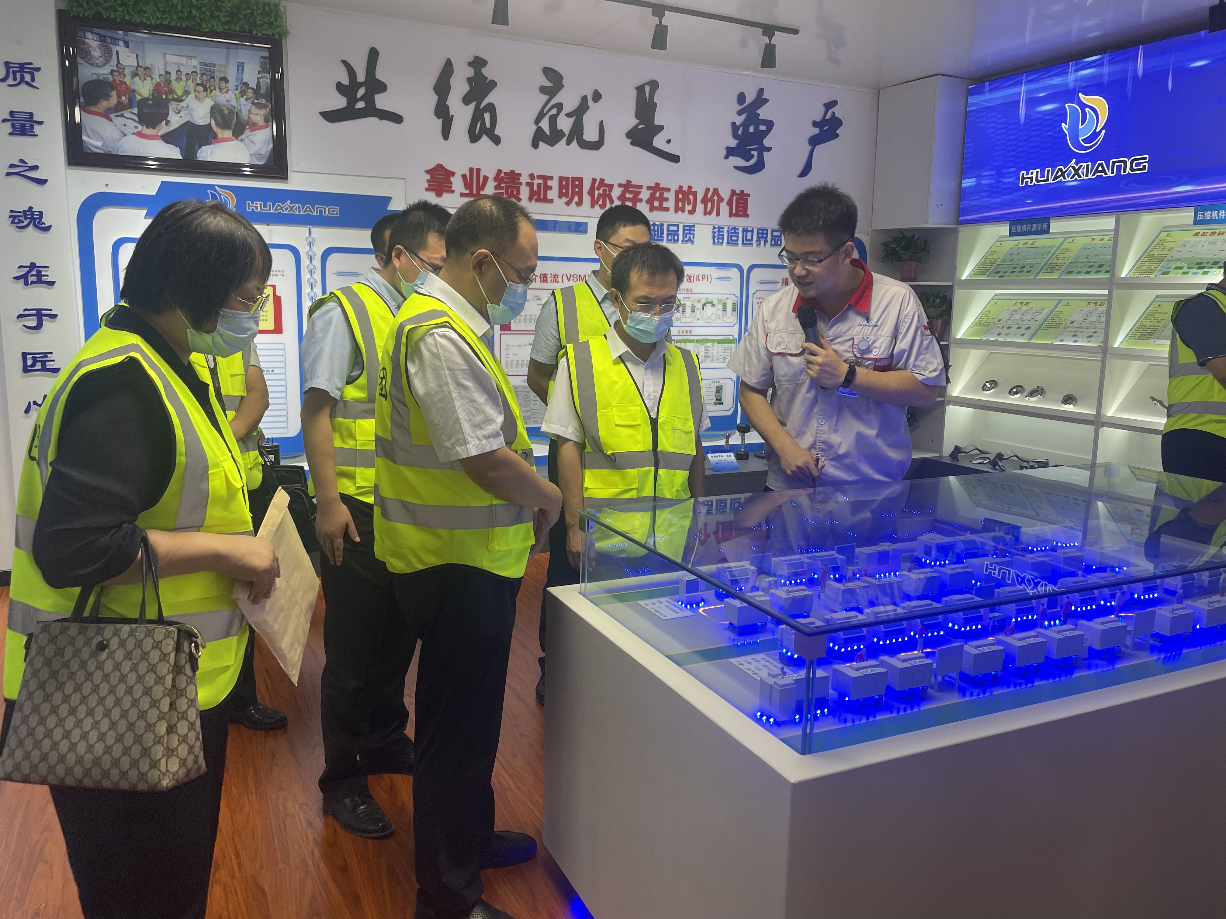 ���г�����һ��ݰ����˾����ָ��