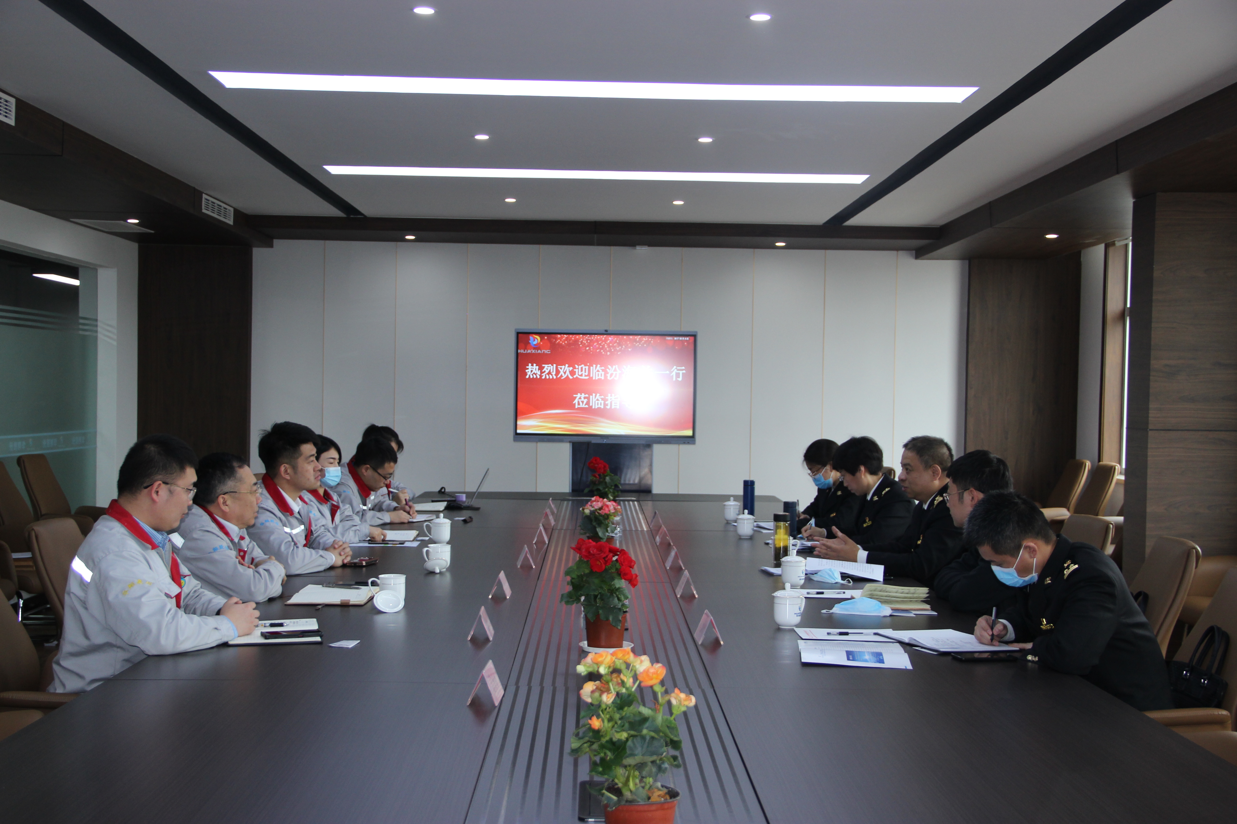 �ٷں�����һ��ݰ����˾���е���