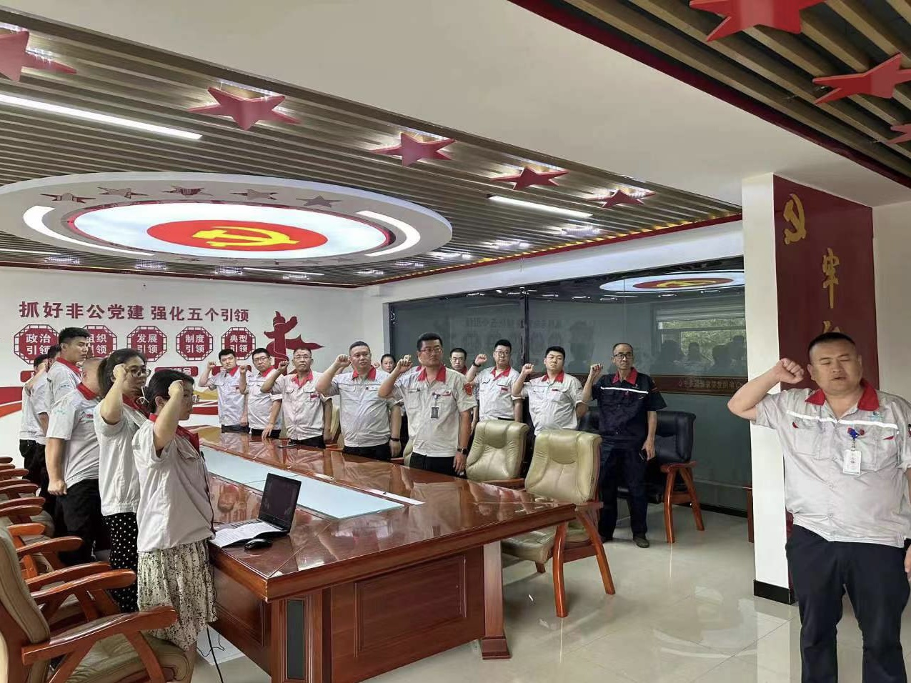 �е���  ������ EZPAYǮ���������ŵ�ί�����조��һ��ϵ���˶�