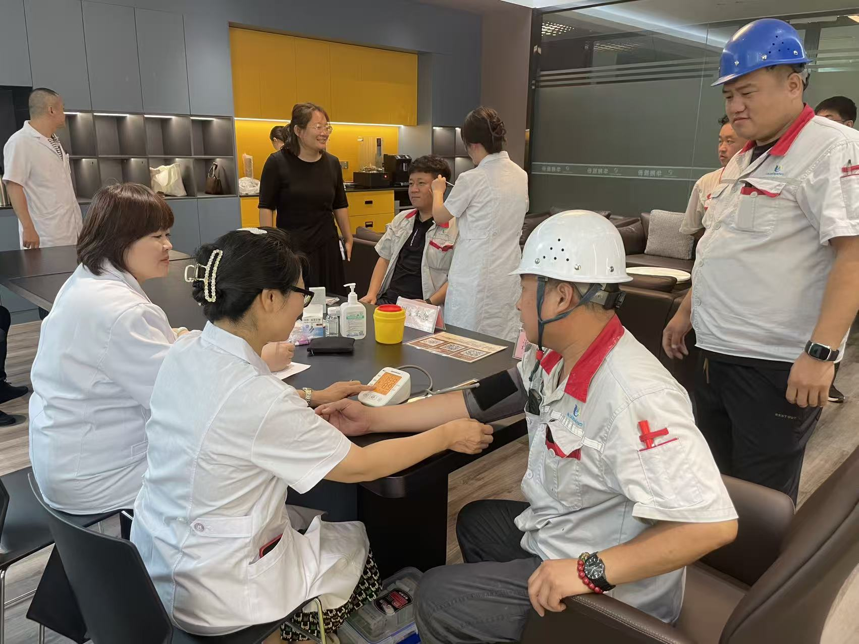 �ٷ�����ҽԺ�߽�EZPAYǮ���������ſ�չ�����⵳�ա�Ϊ���ʵ�������˶�?����ְ����������